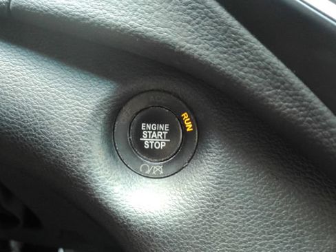 Used 2020 Jeep Cherokee Trailhawk AWD/4WD image 39