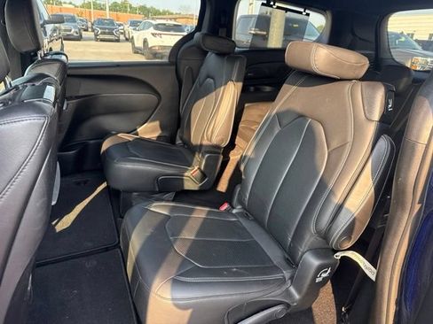 Used 2018 Chrysler Pacifica Touring-L Plus w/ Advanced Safetytec Group FWD image 23