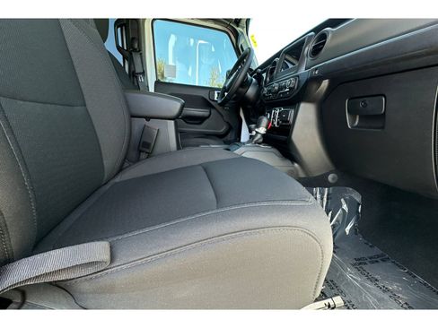 Used 2022 Jeep Gladiator Sport AWD/4WD image 22