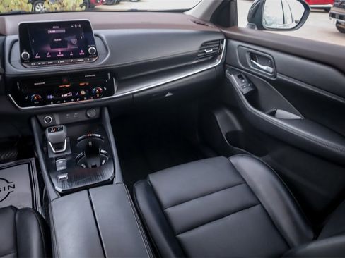 Used 2022 Nissan Rogue SV w/ SV Premium Package image 23