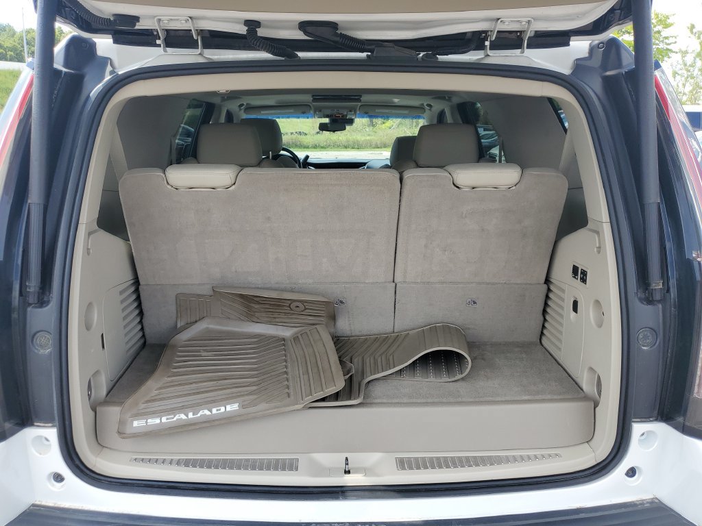 Used 2018 Cadillac Escalade Premium Luxury AWD/4WD image 7
