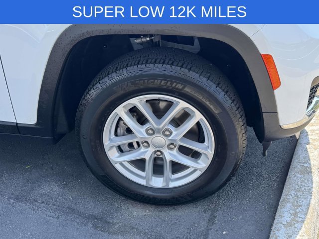 Used 2024 Jeep Grand Cherokee L Laredo w/ Luxury Tech Group I AWD/4WD image 5
