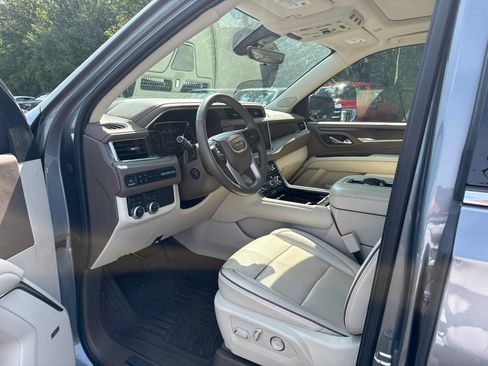 Used 2021 GMC Yukon XL Denali w/ Denali Premium Package AWD/4WD image 9