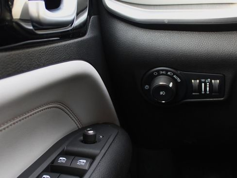 New 2026 Jeep Compass Limited image 13