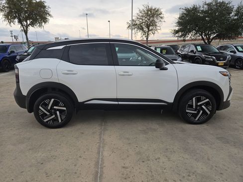 New 2026 Nissan Kicks SV image 2