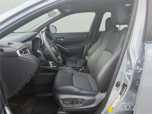 Used 2025 Toyota Corolla Cross AWD Hybrid w/ Convenience Package image 9
