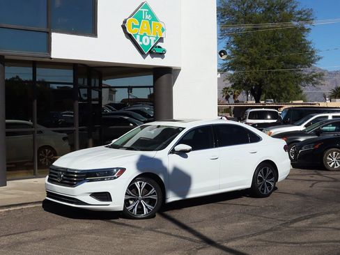 Used 2022 Volkswagen Passat 2.0T SE image 3