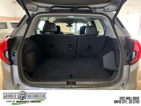 Used 2024 GMC Terrain SLT AWD/4WD image 24