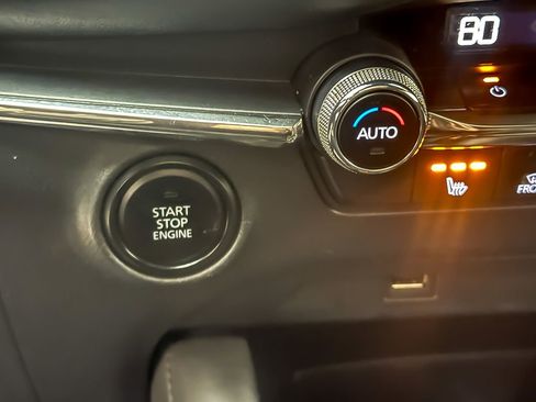 Used 2019 MAZDA MAZDA3 Hatchback w/ Premium Package image 16