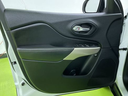 Used 2018 Jeep Cherokee Limited image 17