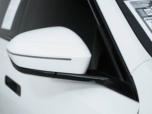 Used 2023 BMW 740i w/ Parking Assistance Package image 51