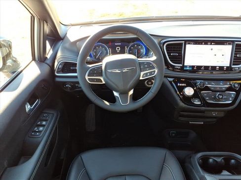 New 2026 Chrysler Pacifica Select FWD image 10