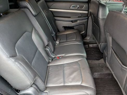 Used 2018 Ford Explorer XLT w/ Equipment Group 202A image 29