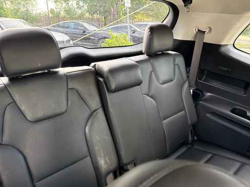 Used 2025 Kia Telluride S FWD image 17