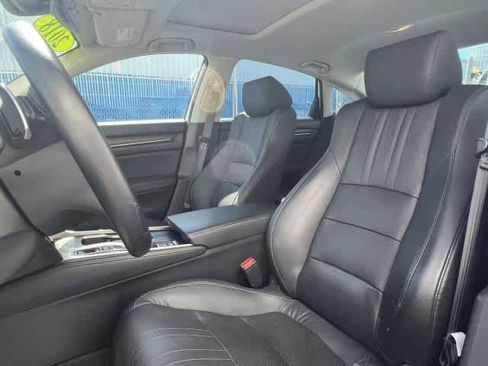 Used 2018 Honda Accord Touring image 12