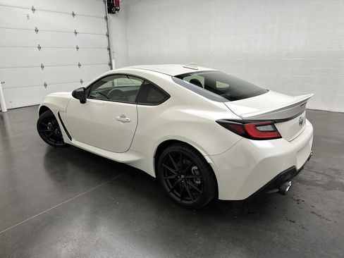 Used 2023 Toyota GR86 Premium w/ ALL Weather Mat Package (TMS) RWD image 9