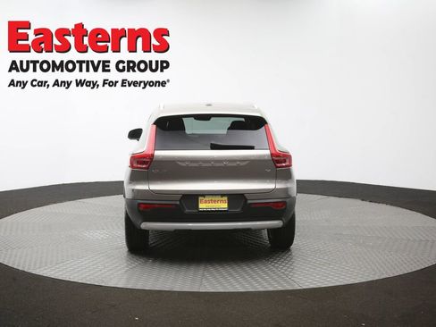 Used 2022 Volvo XC40 T4 Momentum FWD image 38