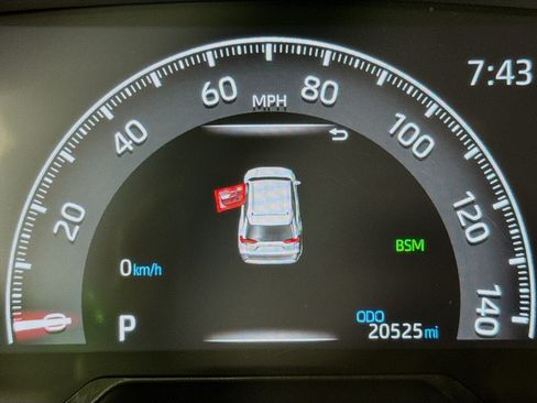 Used 2025 Toyota RAV4 XLE FWD image 14