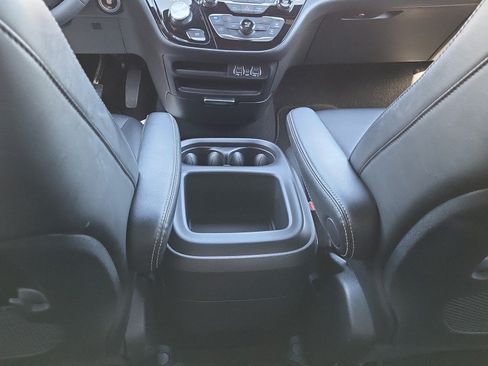 Used 2025 Chrysler Pacifica Select FWD image 23