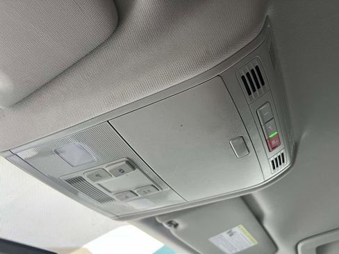 Certified 2022 Volkswagen Taos SE image 33