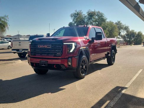 Used 2024 GMC Sierra 2500 AT4 w/ AT4 Preferred Package AWD/4WD image 4