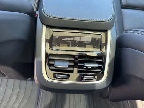 Used 2025 Volvo XC90 B6 Ultra AWD/4WD image 19