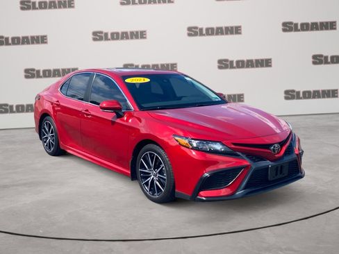 Used 2021 Toyota Camry SE w/ Cold Weather Package AWD/4WD image 7