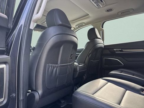 Used 2025 Kia Telluride S FWD image 18