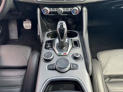 Used 2024 Alfa Romeo Giulia Veloce AWD/4WD image 44