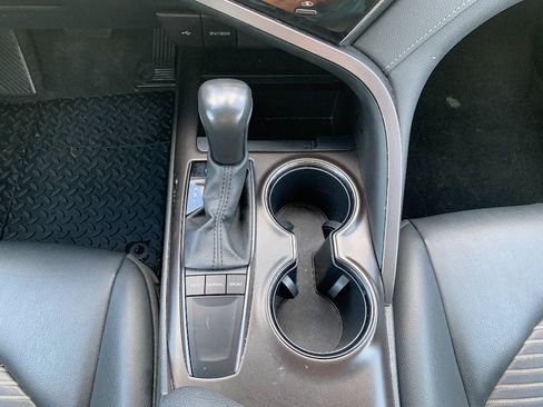 Used 2024 Toyota Camry SE FWD image 13