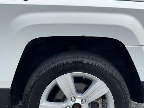 Used 2012 Jeep Patriot Limited w/ Sun/Sound Group image 11