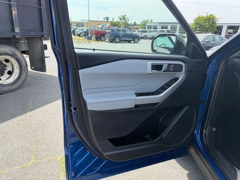 Used 2022 Ford Explorer XLT w/ Equipment Group 202A image 13