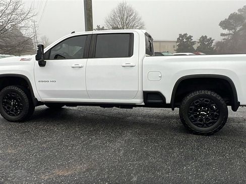 Certified 2022 Chevrolet Silverado 2500 LT w/ Convenience Package image 8