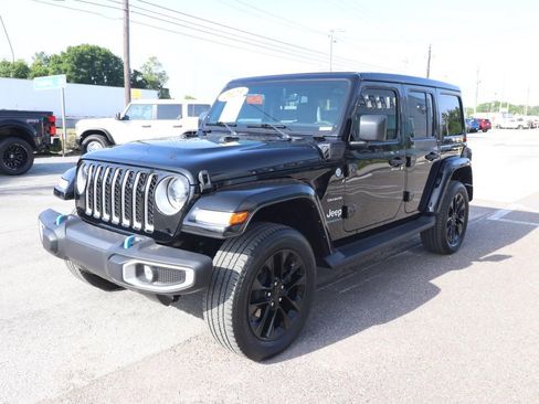 Used 2023 Jeep Wrangler Unlimited Sahara AWD/4WD image 10