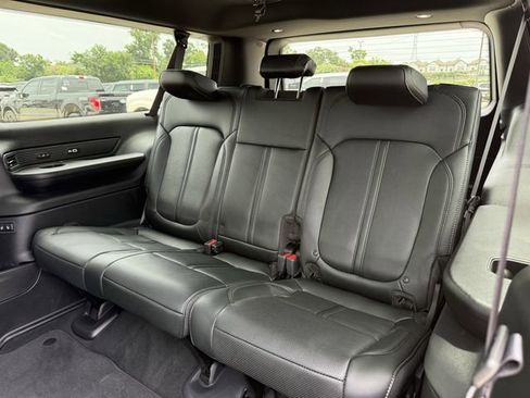 New 2025 Jeep Wagoneer L Series II AWD/4WD image 17