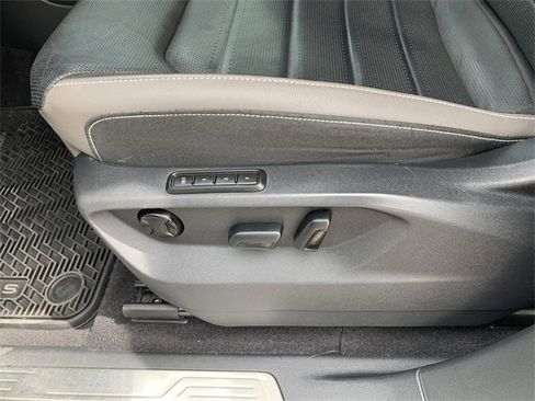 Used 2020 Volkswagen Atlas Cross Sport SEL Premium image 23