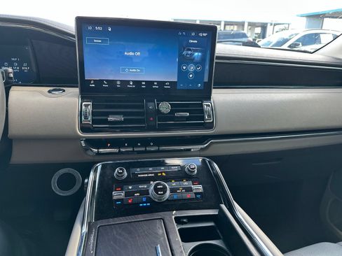 Used 2024 Lincoln Navigator Reserve AWD/4WD image 21