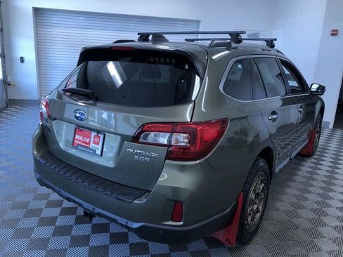 Used 2017 Subaru Outback 3.6R Touring AWD/4WD image 34