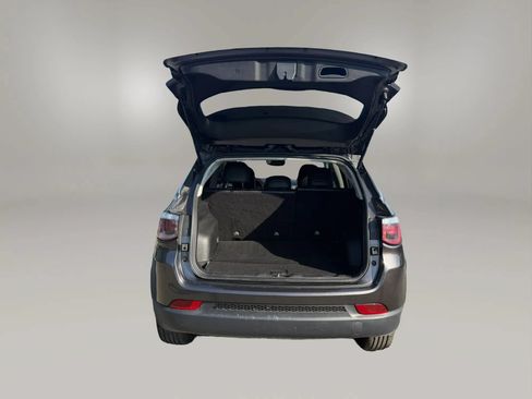 Used 2019 Jeep Compass Latitude w/ Cold Weather Group AWD/4WD image 26