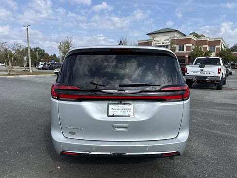 New 2026 Chrysler Pacifica Select image 4