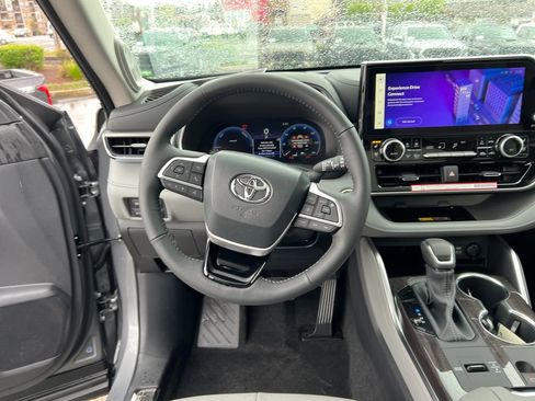 New 2026 Toyota Highlander Platinum image 20