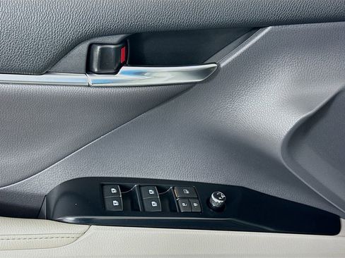 Used 2020 Toyota Camry XLE image 17