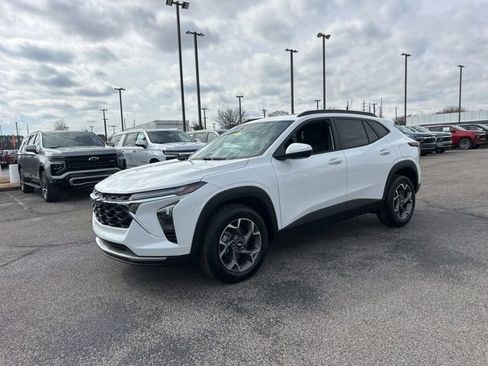 New 2026 Chevrolet Trax LT w/ Sunroof Package image 7