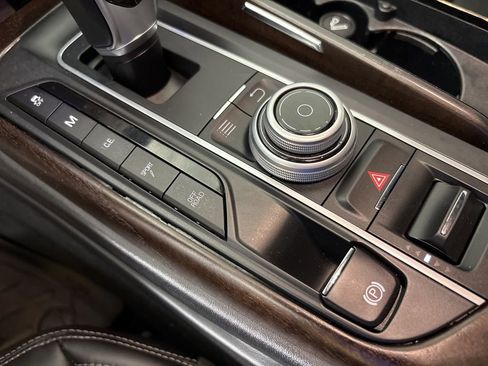 Used 2017 Maserati Levante w/ Luxury Package image 34