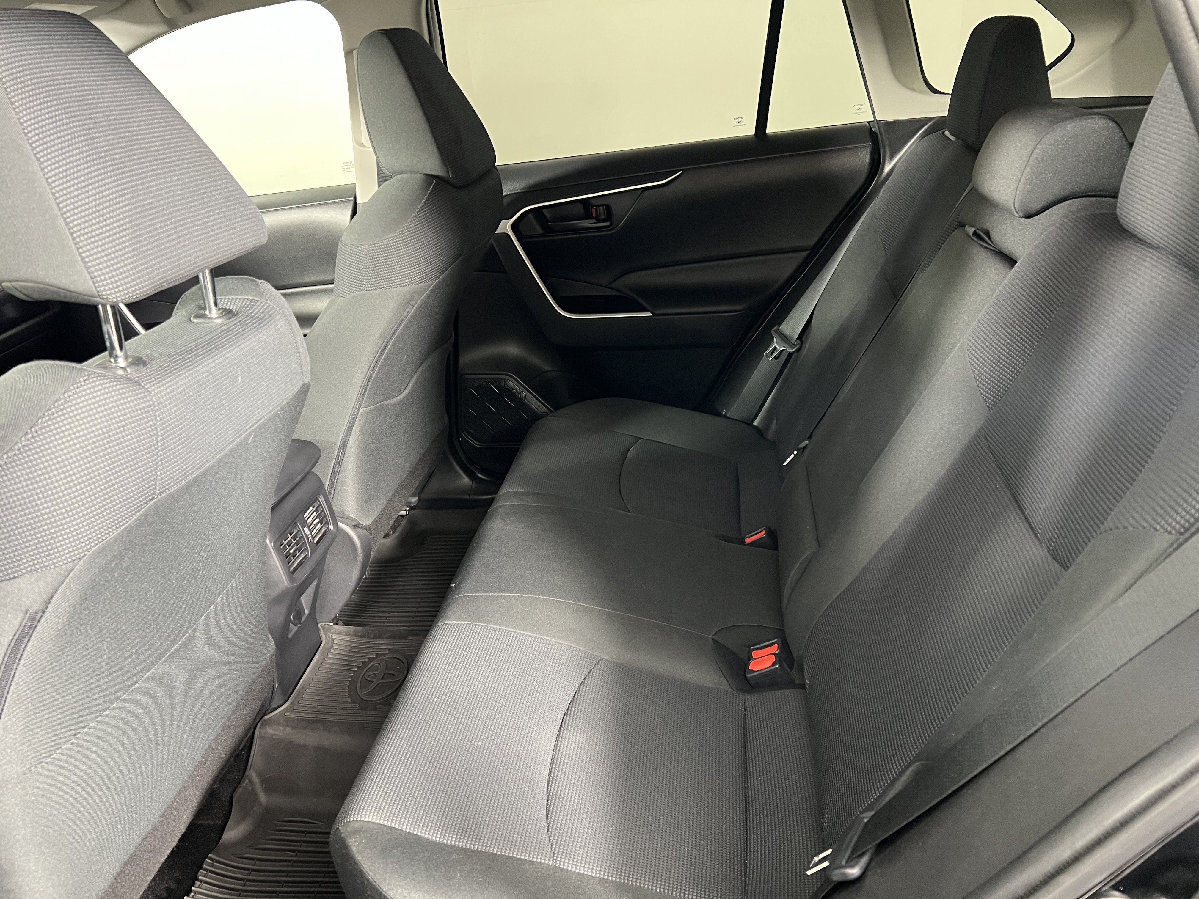 Used 2021 Toyota RAV4 LE AWD/4WD image 19