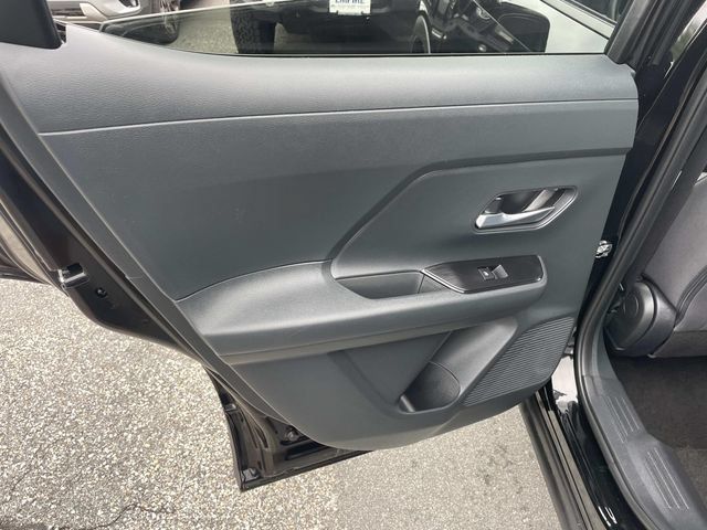 Used 2025 Nissan Kicks SV AWD/4WD image 18