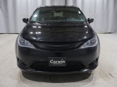 Used 2019 Chrysler Pacifica Touring Plus w/ S Appearance Package image 9