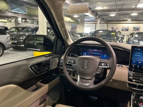 Certified 2022 Lincoln Navigator L Reserve AWD/4WD image 25