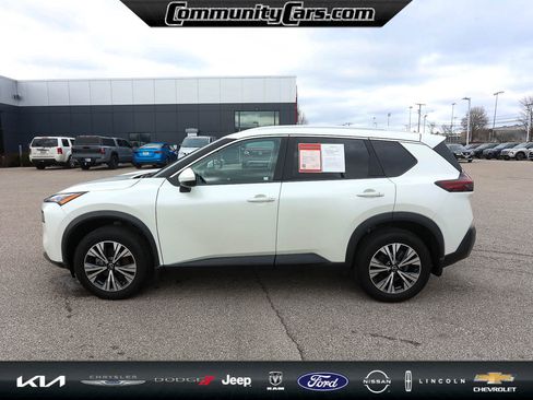Used 2023 Nissan Rogue SV w/ SV Premium Package image 2