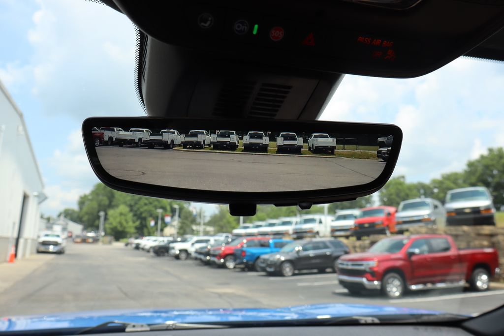 Used 2025 Chevrolet Equinox ACTIV w/ Safety and Technology Package FWD image 16